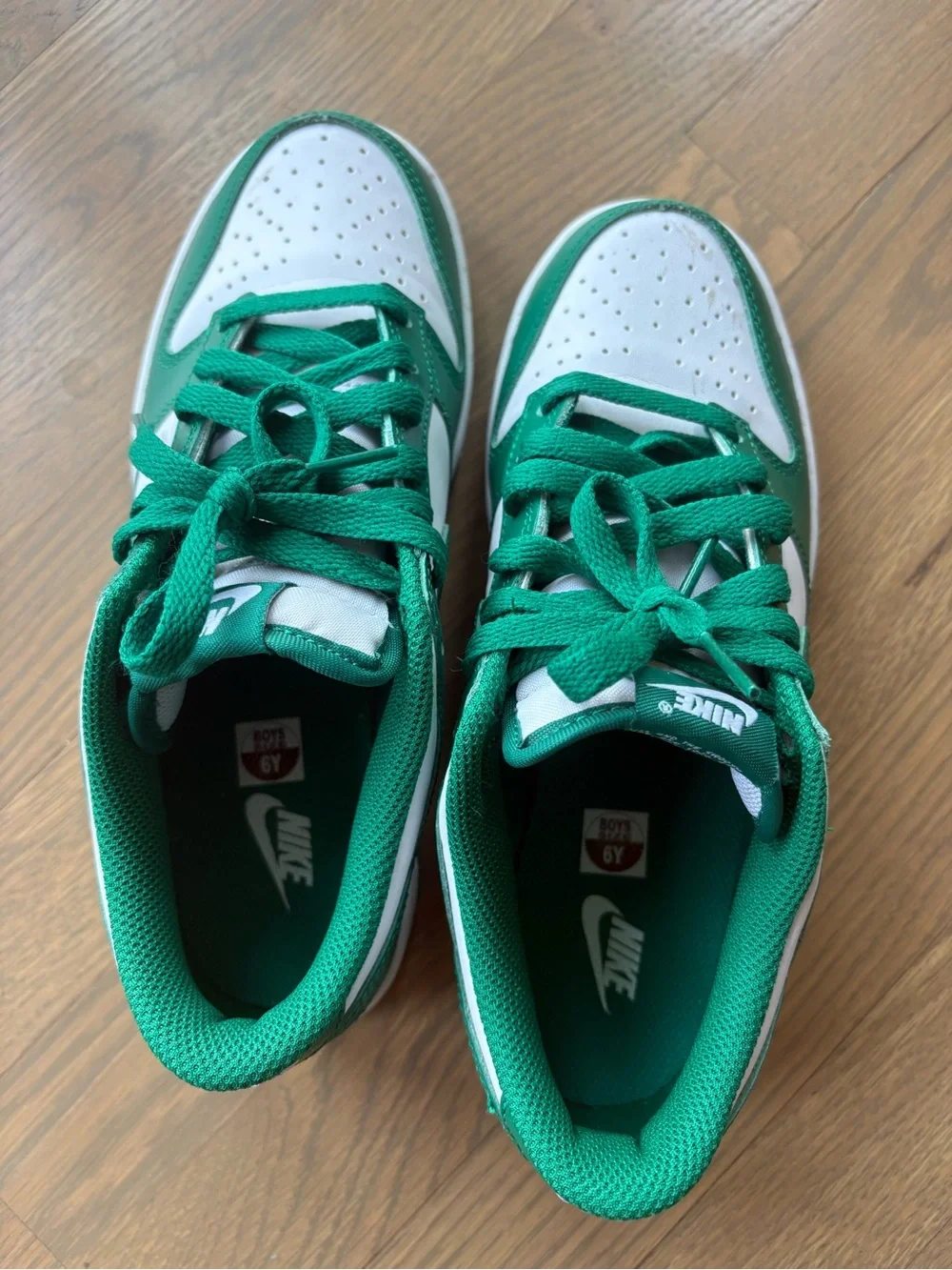 Nike Kids White and Green Low-Top Sneakers with Swoosh